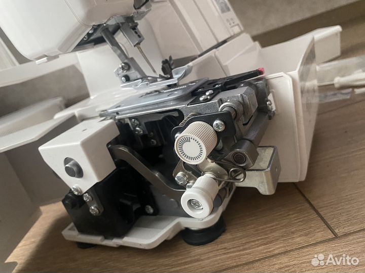 Бытовой оверлок Janome ML 785