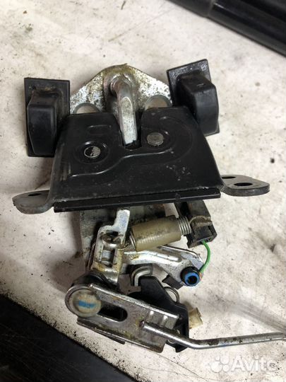 Замок крышки багажника Hyundai Solaris хэтчбек