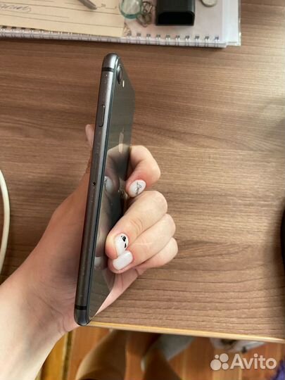 iPhone 8, 64 ГБ