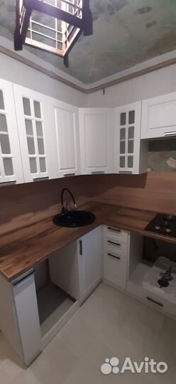 Кухня угловая белая