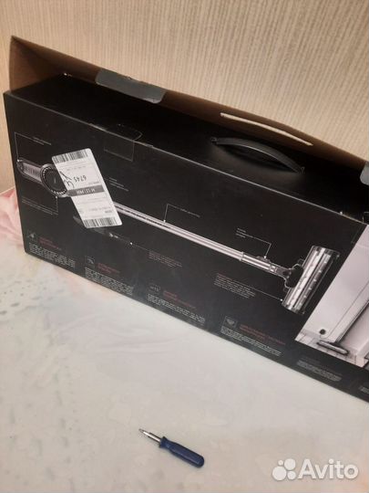 Пылесос вертикальный RED solution RV-UR362