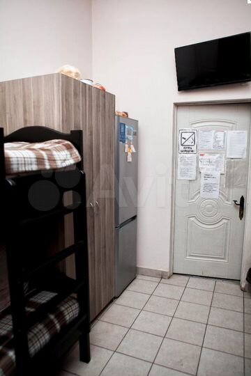 Комната 28 м² в 5-к., 1/1 эт.