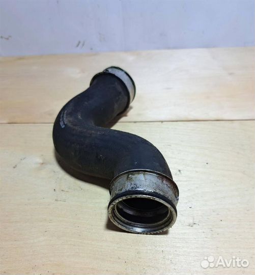 Патрубок интеркулера VW Passat (B6) 2005-2010