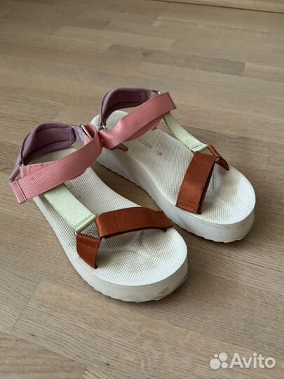 Сандалии stradivarius 38