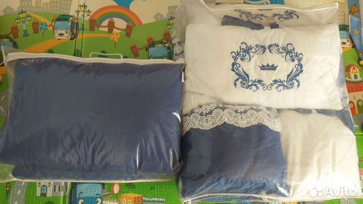 Комплект в кроватку.состояние нового