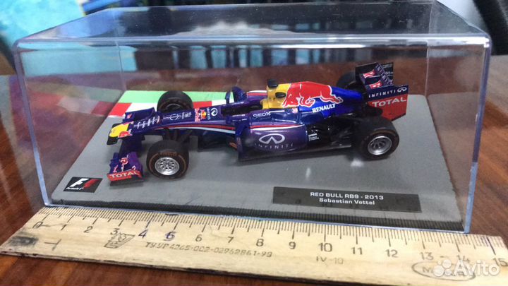Модель Red Bull RB9 1:43