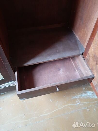 Шкаф платяной старинный