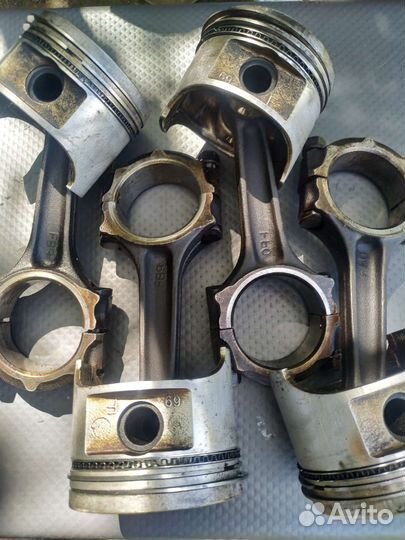 Поршень с шатуном Мазда 626