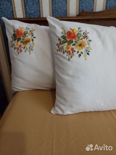 Вышивка ручной работы. Теневая гладь