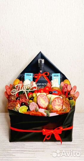 Мужской съедобный букет из деликатесов