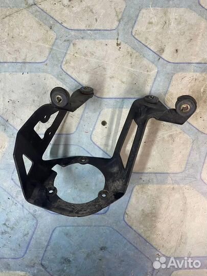 Кронштейн 7l0906287