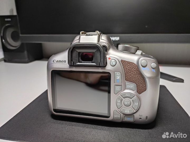 Зеркальный фотоаппарат canon 1300d (пробег 4,5 т.)