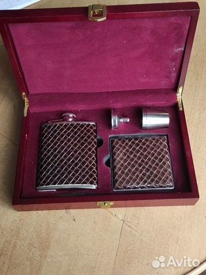 Фляжка, подсигар и 3 стопки