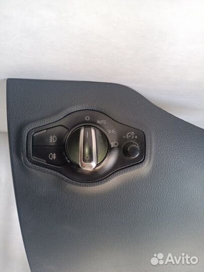 Накладка под рулем Audi Q5 8R 2010