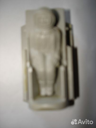 Космонавт в катапульте