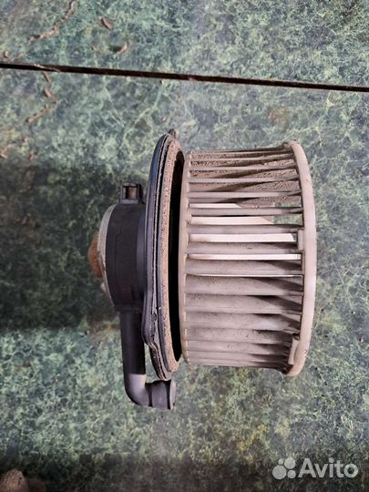 Моторчик печки mazda 323F