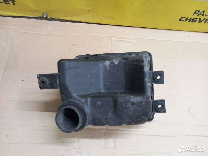 Корпус воздушного фильтра Шевроле Авео Т200