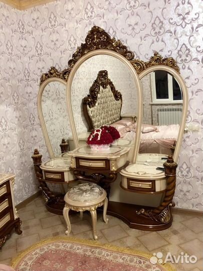 Спальный гарнитур