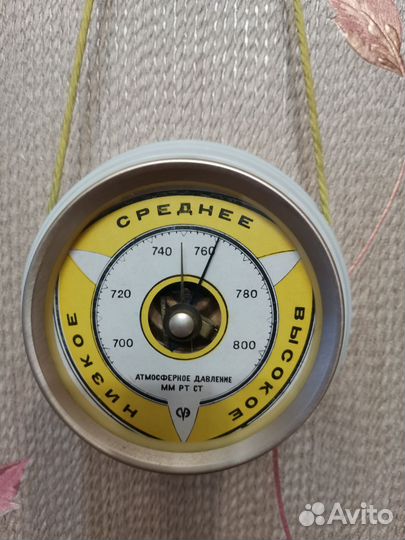 Барометр настенный