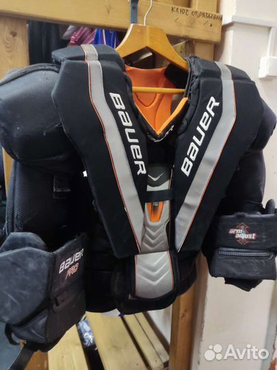 Вратарский нагрудник bauer