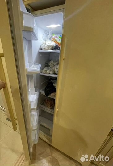 Холодильник двухдверный samsung