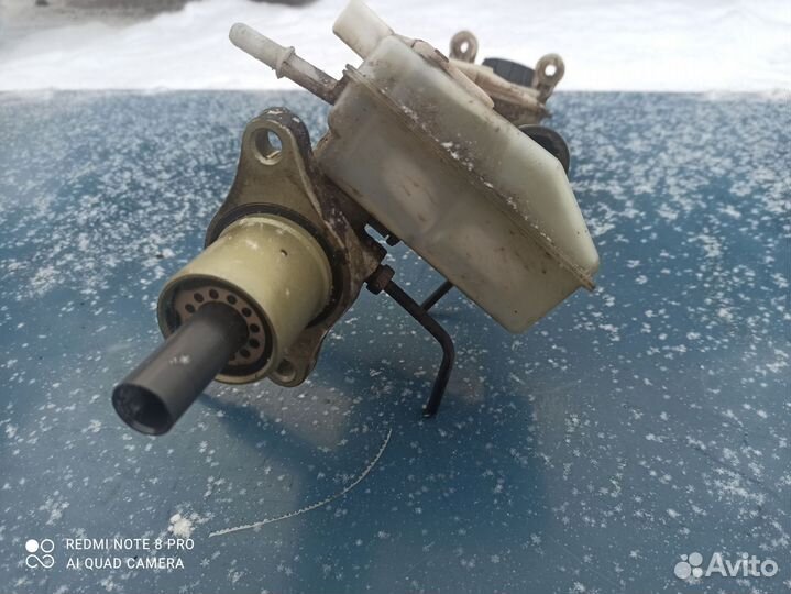 Главный тормозной цилиндр с бачком Ford Focus 2