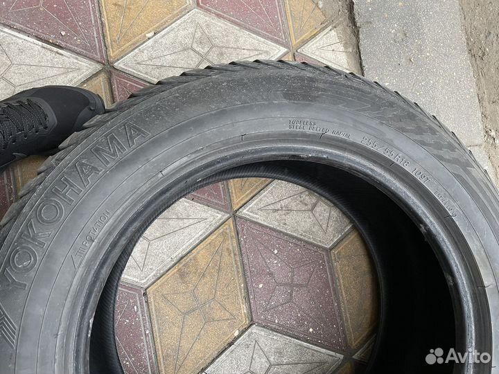 Yokohama 124R 255/55 R18 100