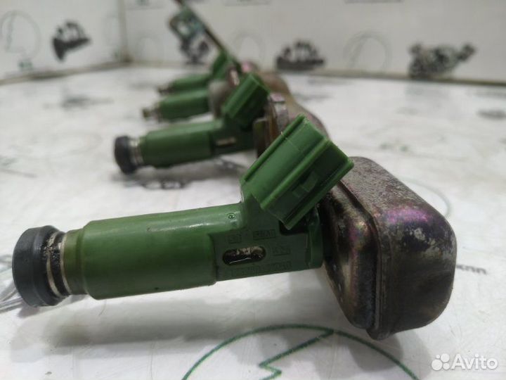 Топливная рейка,форсунка,в сборе Toyota 1ZZ-FE