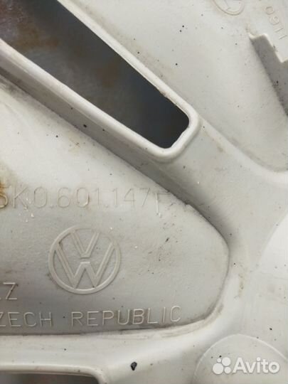 Колпак на колесо r 15 Volkswagen Golf. Оригинал