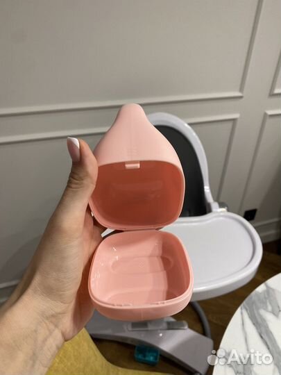 Контейнер для пустышки и держатель