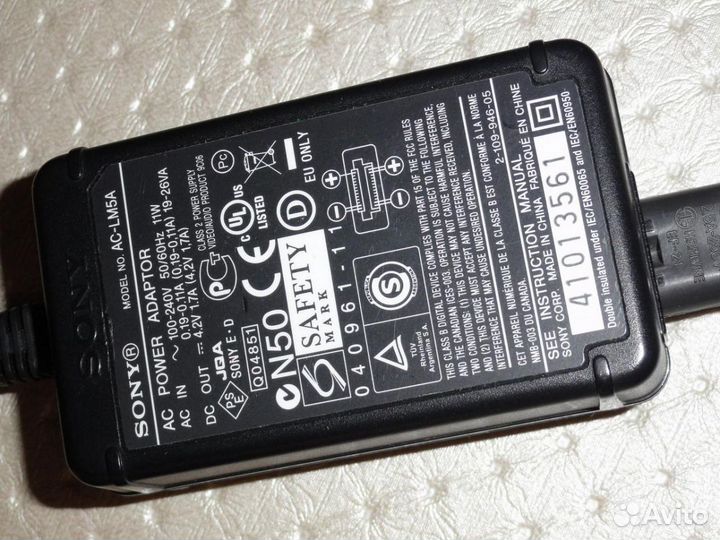 Зарядное устр Sony AC-LM5A