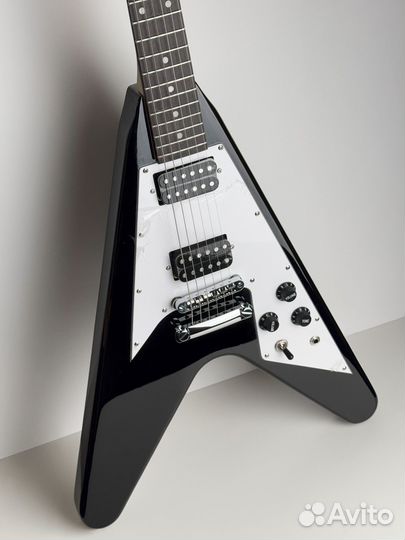 Электрогитара стрела Caraya caraya E235BK flying V
