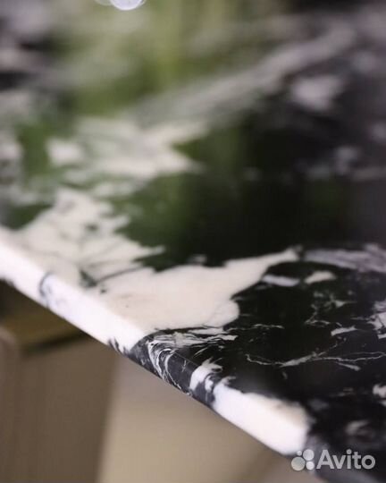 Стильный кухонный стол