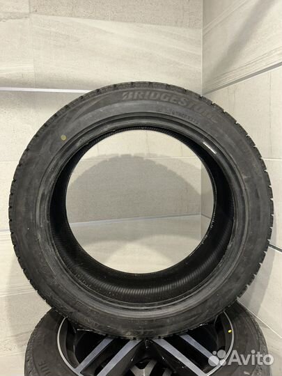 Bridgestone Blizzak VRX 245/45 R19 98S