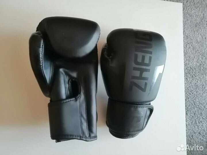 Перчатки боксерские-кикбоксерские