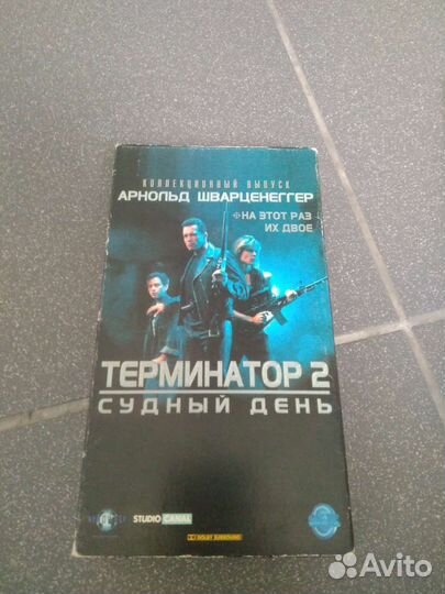 Кассеты VHS и DVD диски