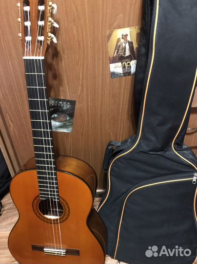 Классическая гитара yamaha c70 с чехлом +Струны