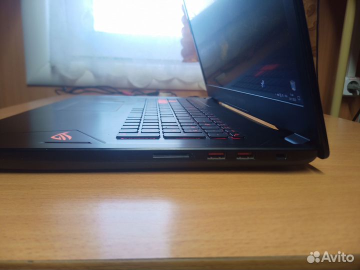 Игровой ноутбук Asus Rog Strix