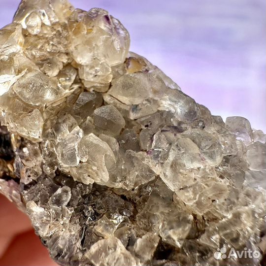 Флюорит двух генераций: кубики и сферолиты