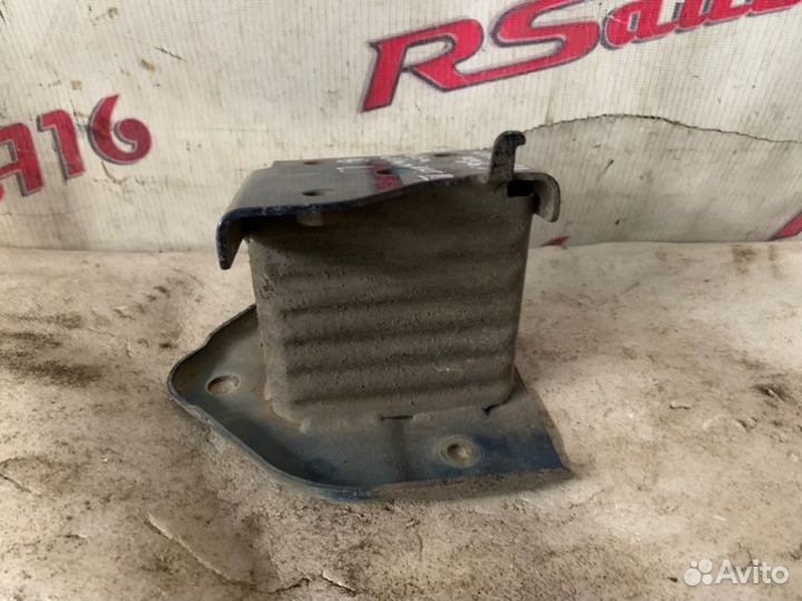 Кронштейн усилителя задний левый Outlander 3