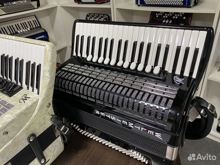 Аккордеон Weltmeister Saphir