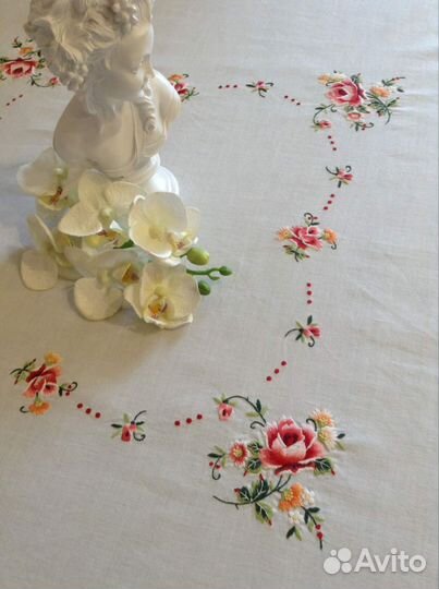 Скатерть вышитая