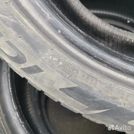 Pirelli Ice Zero 215/50 R17
