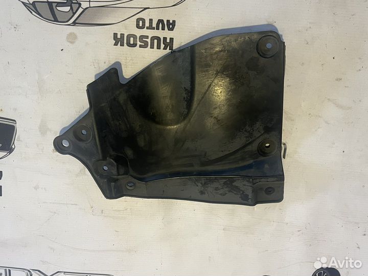 Пыльник двигателя Lexus RX 4