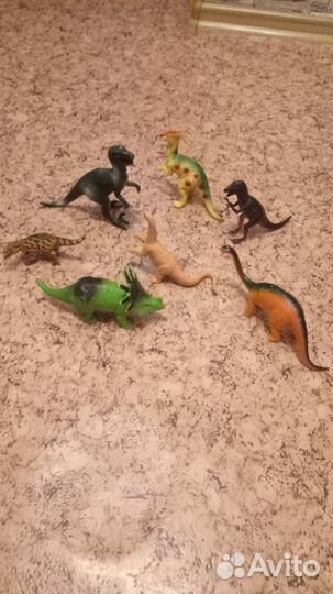 Фигурки животных и динозавров за шт
