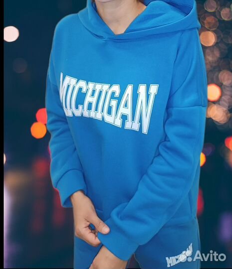 Синий спортивный костюм