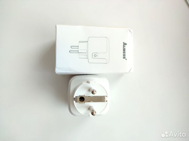 Смарт-розетка Tuya с Wi-Fi