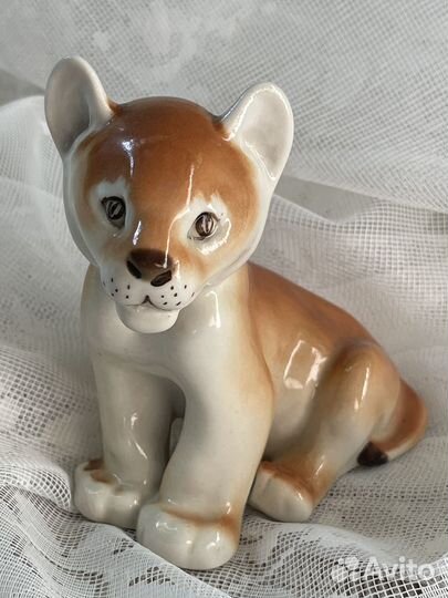 Фарфоровая статуэтка львёнок. лфз. Винтаж, СССР