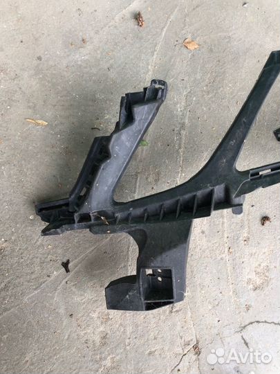 Кронштейн бампера передний левый Mercedes-Benz