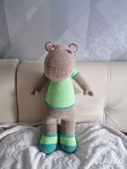 Игрушка бегемот, вязанный